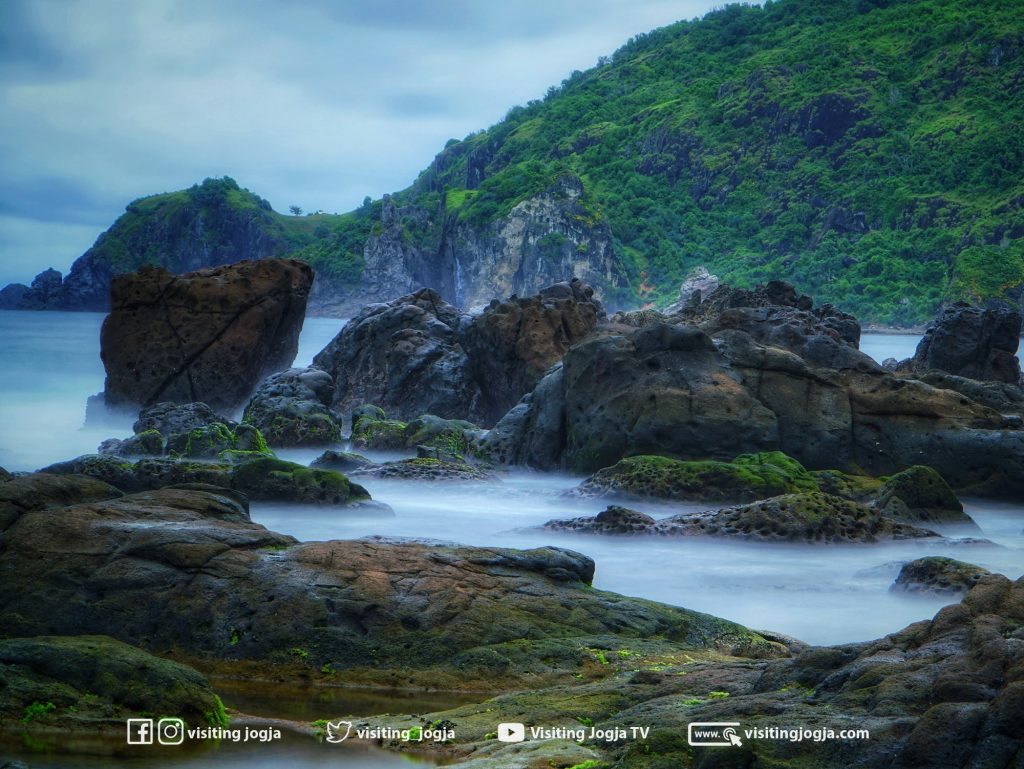 Foto Pantai Wediombo